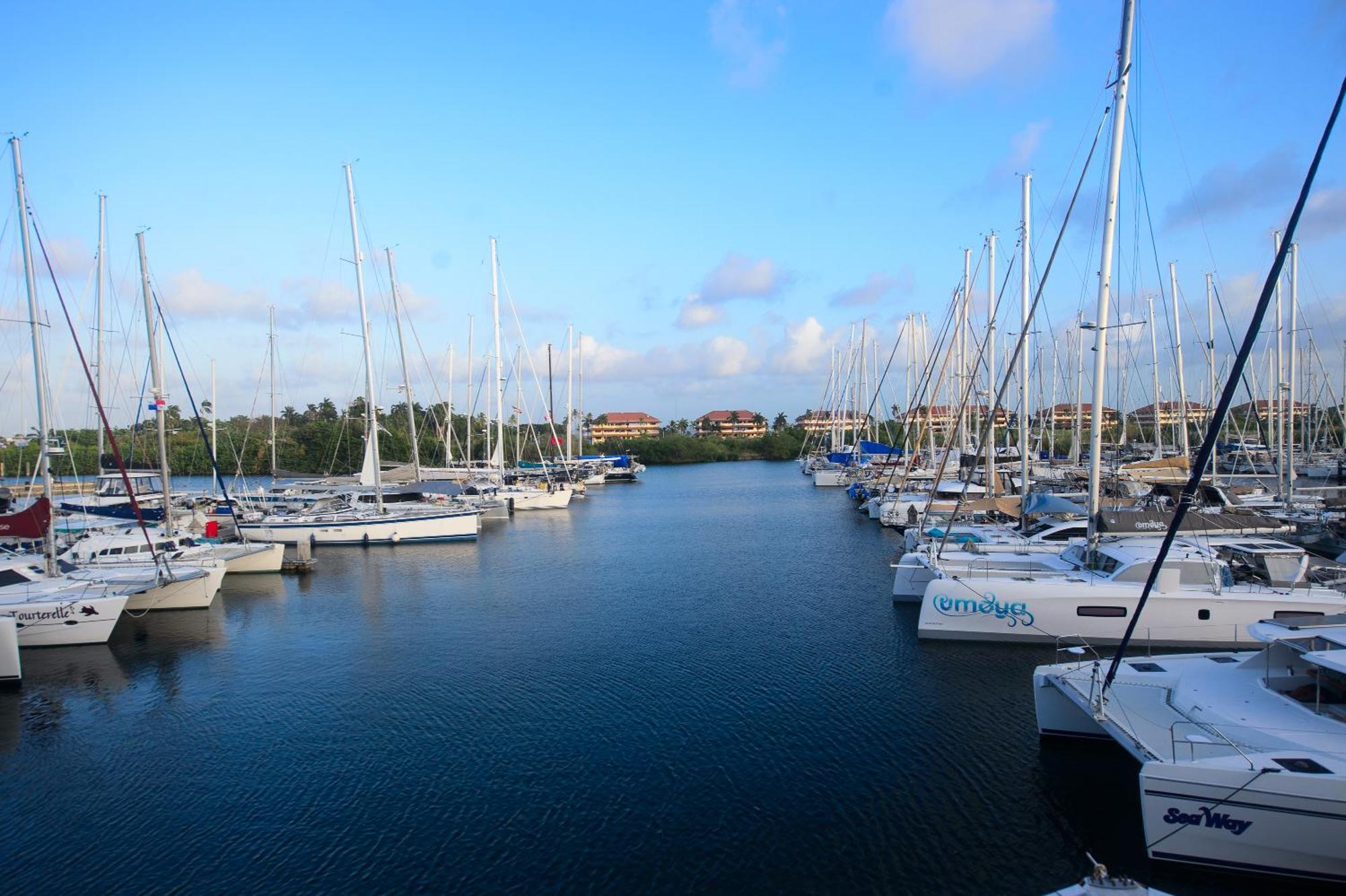 Marina Hotel At Shelter Bay Колон Екстериор снимка