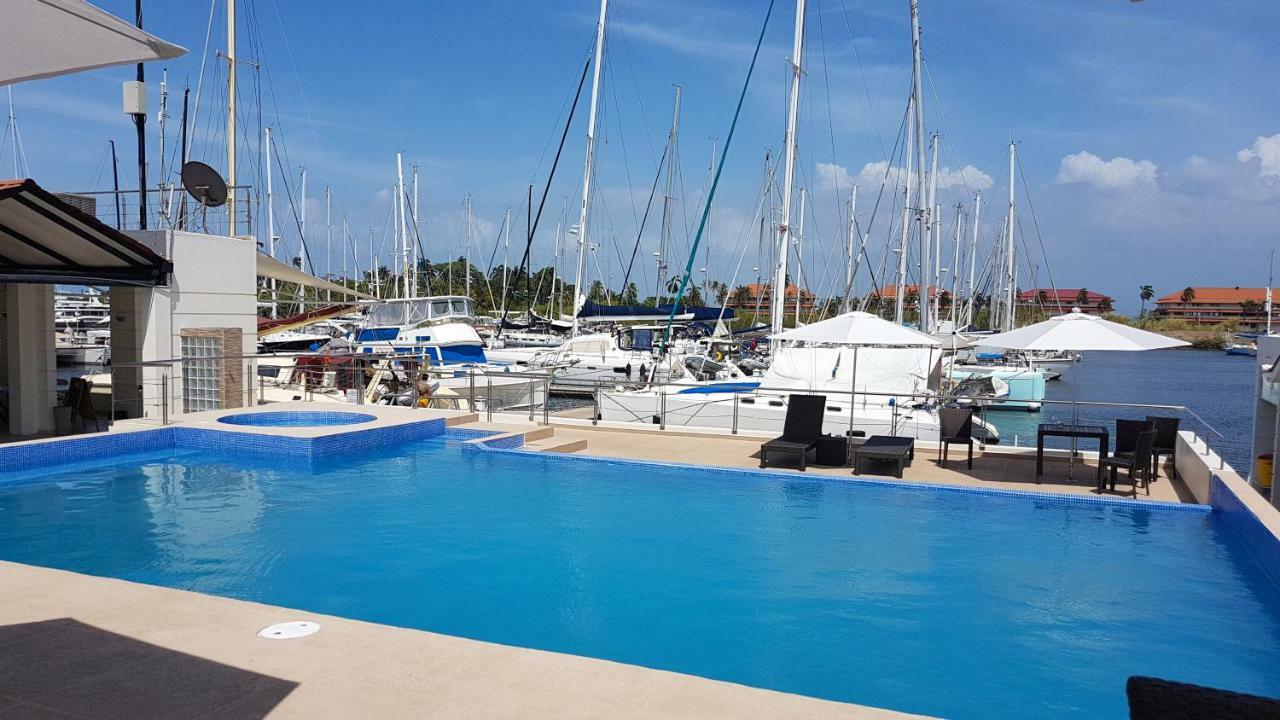 Marina Hotel At Shelter Bay Колон Екстериор снимка